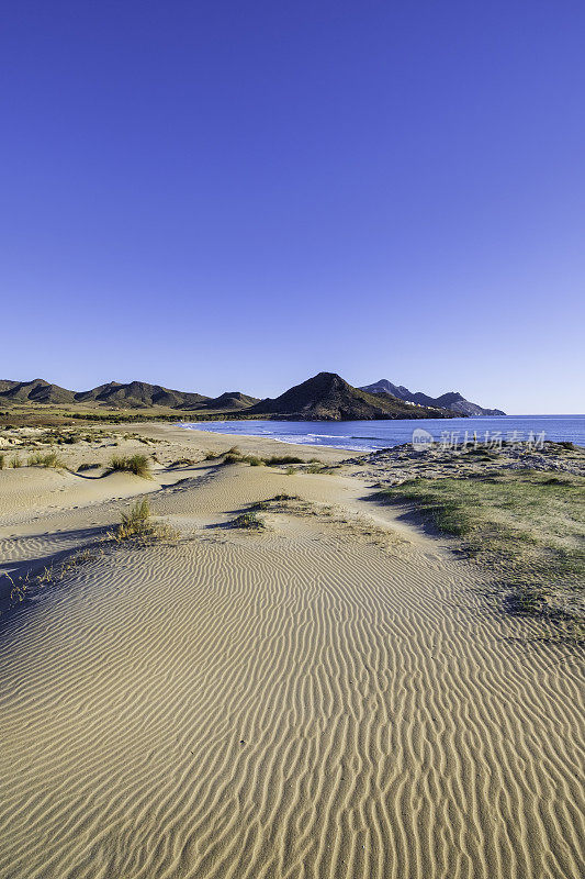 普拉亚德洛斯热那亚，在Cabo de Gata-Níjar自然保护区美丽的海滩之一-西班牙